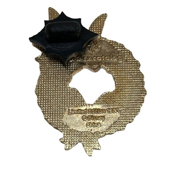 Disney Catalog Tinkerbell Holiday Wreath Pin Limited Edition 1500 7/8" x 1 5/8" - Picture 4 of 6